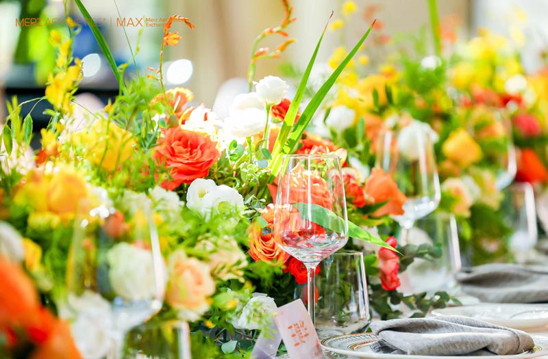 活動(dòng)現(xiàn)場(chǎng)鮮花藝布置怎么選擇呢？